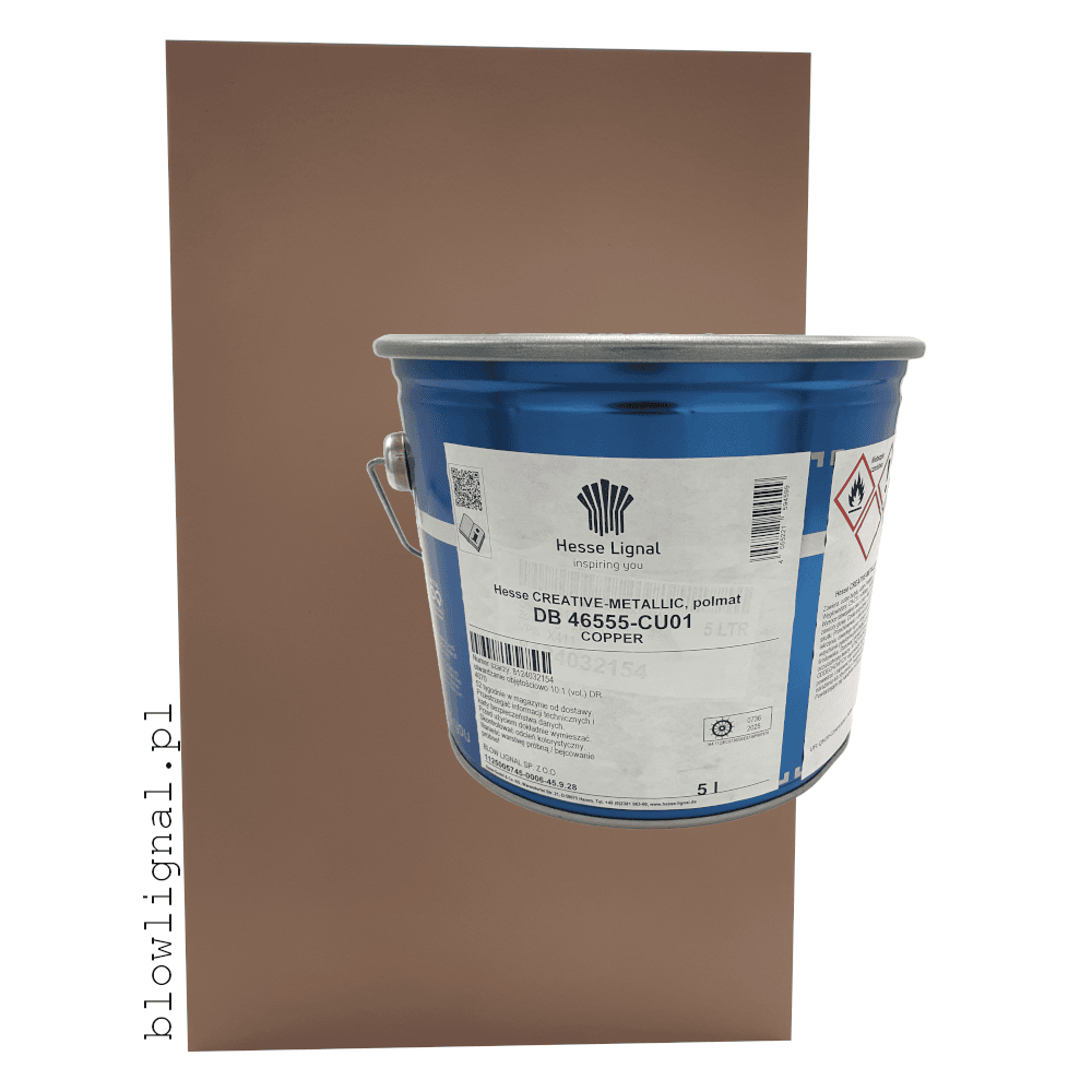 Puszka 5L lakieru metalicznego miedzianego Hesse CREATIVE-METALLIC DB 46555-CU01 (Copper). W tyle widoczny panel pokryty lakierem z efektem jedwabistego matu (półmat)