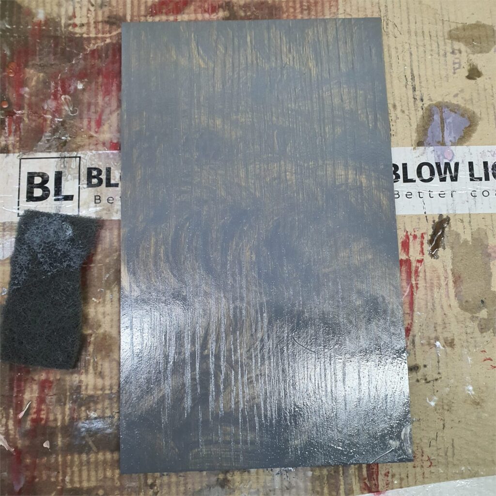 Próba przed zebraniem oleju na meble wewnątrz GE 11254 Hesse Lignal.