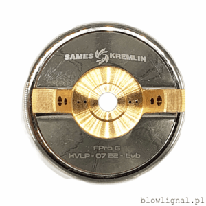 Zbliżenie na głowicę pistoletu Sames Kremlin z widocznym logo marki oraz oznaczeniami technicznymi modelu FPro.